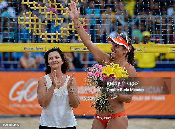 Tribute to Larissa player, who played his final tournament of volleyball with partner Juliana, during a beach volleyball match against the 6th stage...