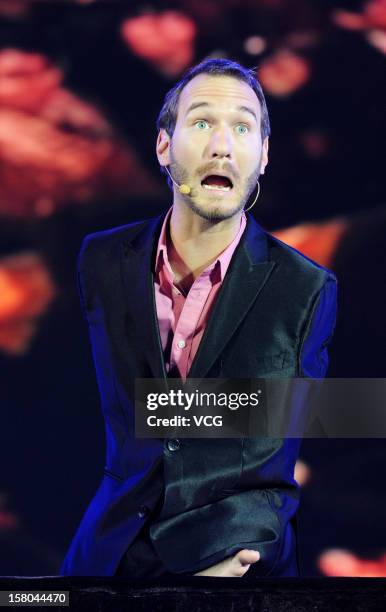 Australian preacher and motivational speaker Nick Vujicic speaks to an audience during his public lecture at Zhengzhou International Convention and...