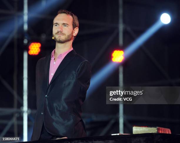 Australian preacher and motivational speaker Nick Vujicic speaks to an audience during his public lecture at Zhengzhou International Convention and...