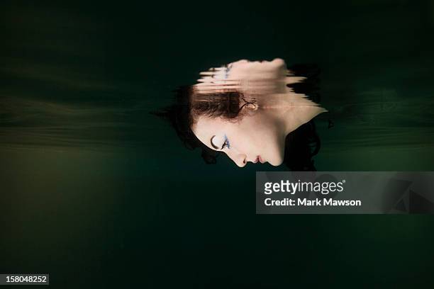 underwater - drowning foto e immagini stock
