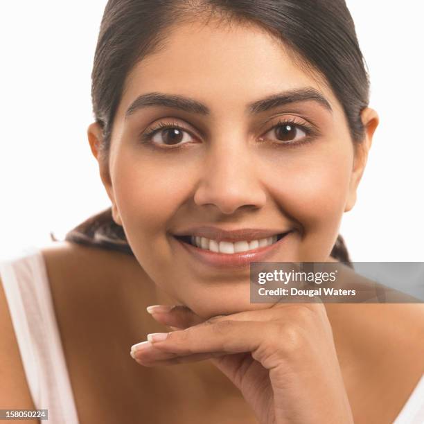 indian woman smiling. - una mujer de mediana edad solamente fotografías e imágenes de stock