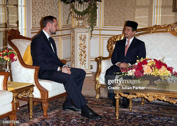 Crown Prince Haakon Talks To The King Of Malaysia His Majesty Tuanku Mizan Zainal Abidin At Istana Negara In Kuala Lumpur, Malaysia.