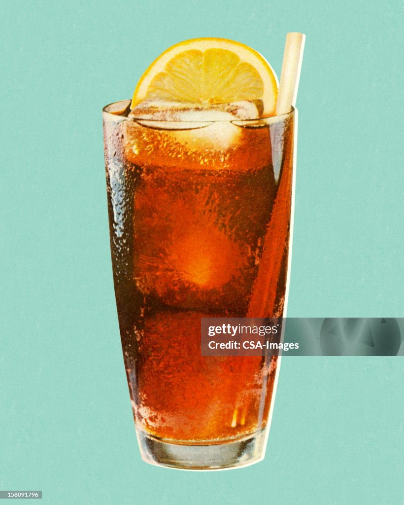 Boissons et de citron dans un verre
