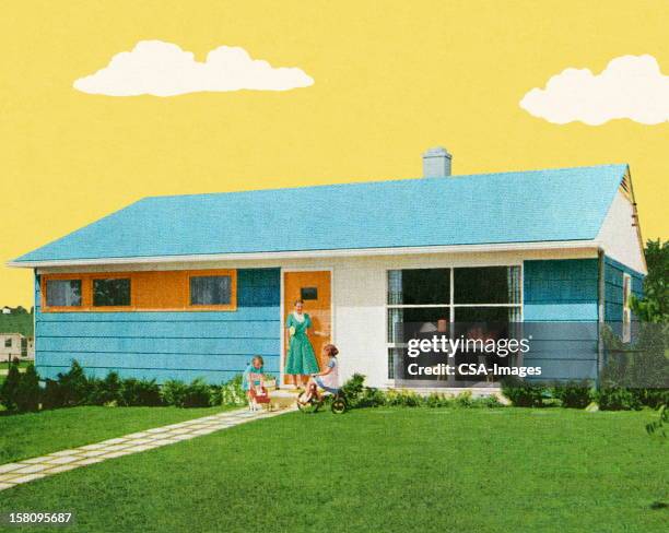 ilustraciones, imágenes clip art, dibujos animados e iconos de stock de casa en la zona - familia afuera