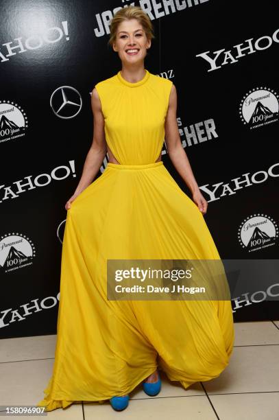 Rosamund Pike attends the world premiere of "Jack Reacher" at The Odeon Leicester Square on December 10, 2012 in London, England.