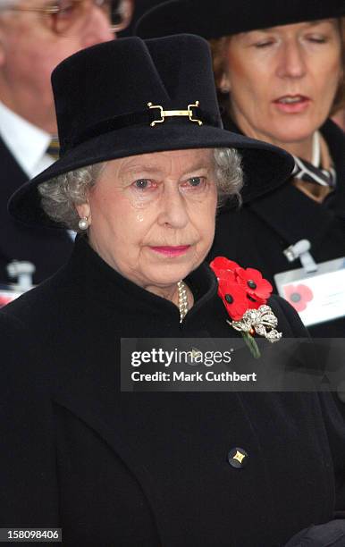 The Queen Visits The Field Of Remembrance At Westminster Abbey .