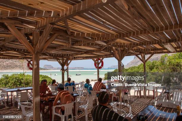 greece. traditional restaurant on the beach  in crete. - balonnen stock-fotos und bilder