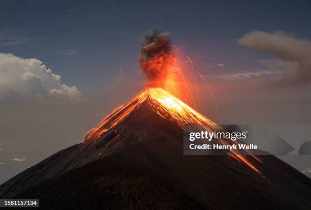 guatemala - volcán de fuego guatemala stock pictures, royalty-free photos & images