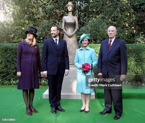King Harald, Queen Sonja, Crown Prince Haakon & Crown Princess Mette-Marit Of Norway Visit The United Kingdom.Unveiling Of A Statue Of Queen Maud At...