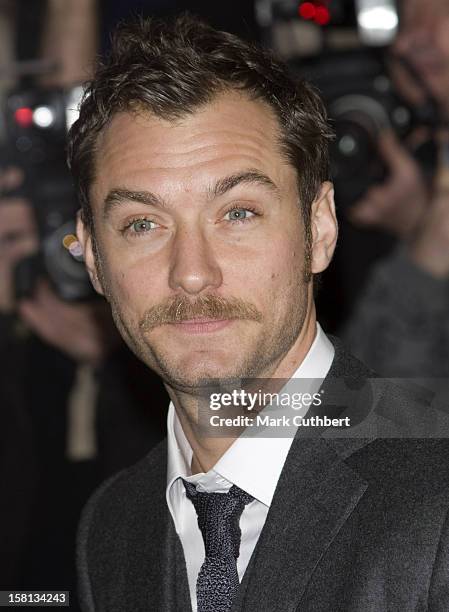 Jude Law Arriving For The The Evening Standard Theatre Awards, Central London.