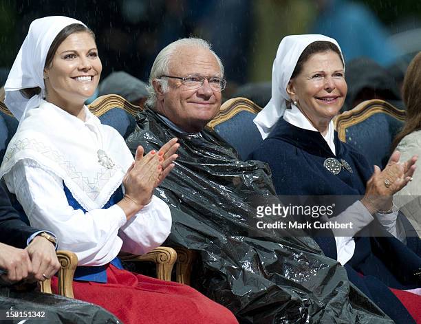 Princess Victoria, King Carl Xvi Gustaf Of Sweden And Queen Silvia Of Sweden Use Binliners To Keep Themselves Dry During Princess Victoria Of...