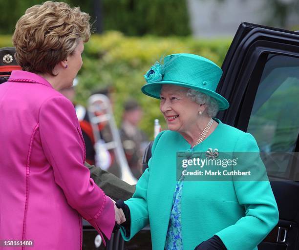 Queen Elizabeth Ll And Duke Of Edinburgh Receive A Ceremonial Welscome By President And Dr Mcaleese, At The Aras An Uachtarain In Dublin To Start The...