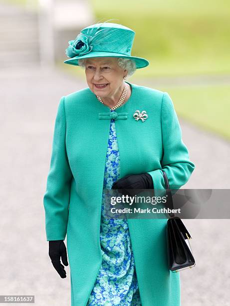 Queen Elizabeth Ll And Duke Of Edinburgh Receive A Ceremonial Welcome By President And Dr Mcaleese, At The Aras An Uachtarain In Dublin To Start The...