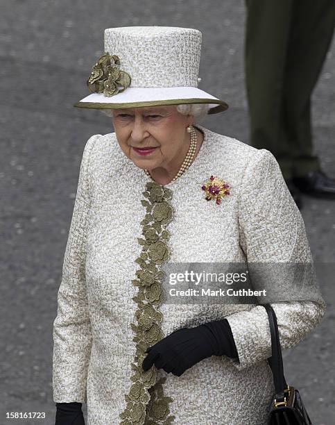 Queen Elizabeth Ll And Duke Of Edinburgh Accompanied By President And Dr Mcaleese, Visit The Garden Of Rembrance In Dublin During The State Visit To...