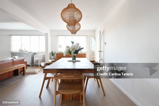 dining room in an open plan apartment - eetkamer stockfoto's en -beelden