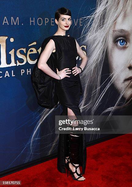 Anne Hathaway attends the "Les Miserables" New York premiere at Ziegfeld Theatre on December 10, 2012 in New York City.