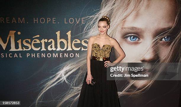 Actress Amanda Seyfried attends the "Les Miserables" New York premiere at Ziegfeld Theatre on December 10, 2012 in New York City.