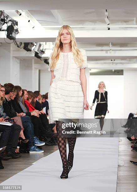 Model wearing Oscar de la Renta walks the runway during the Oscar de la Renta Pre-Fall 2013 Collection on December 10, 2012 in New York City.