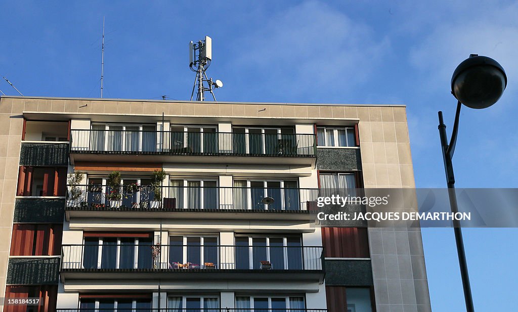 FRANCE-TELECOMS-MOBILE-ANTENNA-FEATURE