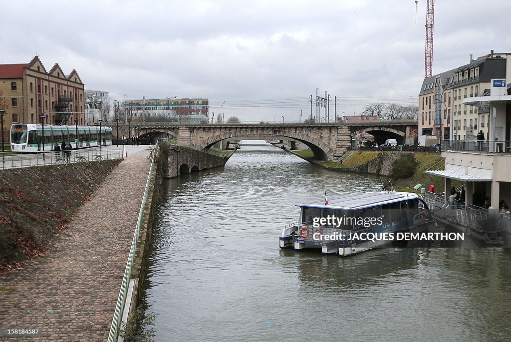 FRANCE-TRANSPORT-WATERWAY-PARIS-FEATURE