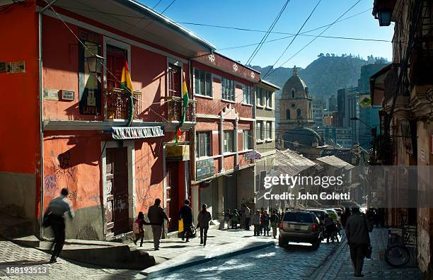 calle sagarnaga, la paz, bolivia - la paz bolivia stock-fotos und bilder