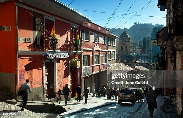 calle sagarnaga, la paz, bolivia - la paz - bolivia stock pictures, royalty-free photos & images