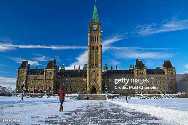 woman in front of canadian parliament in winter - ontario kanada stock-fotos und bilder