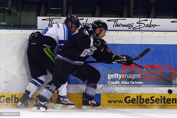 Jason Jaspers of Ice Tigers is challenged by Carsen Germyn of Straubing during the DEL match between Thomas Sabo Ice Tigers and Straubing Tigers at...