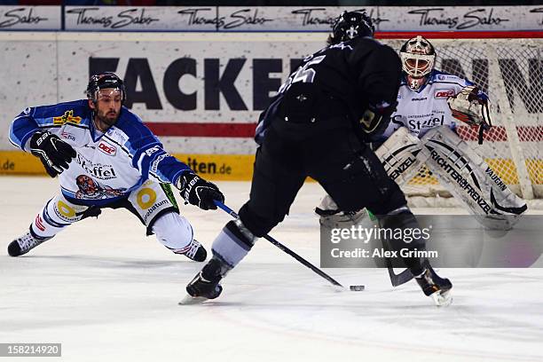Daniel Weiss of Ice Tigers is challenged by Daniel Sparre of Straubing during the DEL match between Thomas Sabo Ice Tigers and Straubing Tigers at...