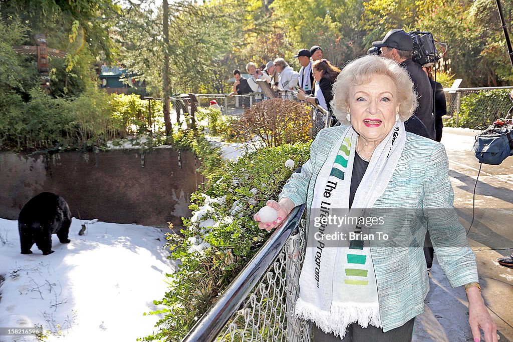 Betty "White Out" Tour At The Los Angeles Zoo With The Lifeline Program