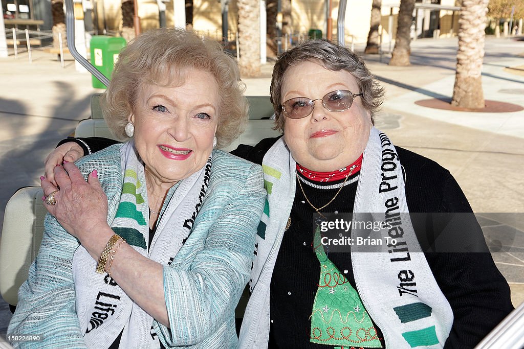 Betty "White Out" Tour At The Los Angeles Zoo With The Lifeline Program