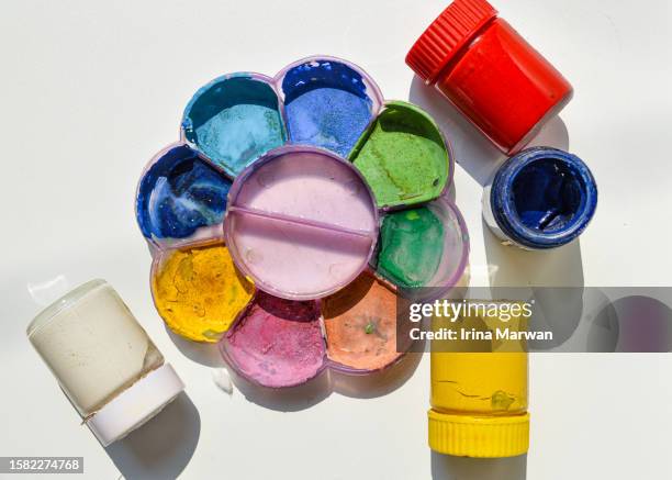 painting supplies painting palette and paint - tempera painting stock pictures, royalty-free photos & images