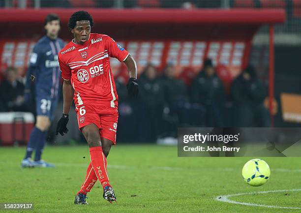 Carlos Alberto Sanchez of VAFC in action during the French Ligue 1 match between Valenciennes FC and Paris Saint-Germain FC at the Stade du Hainaut...