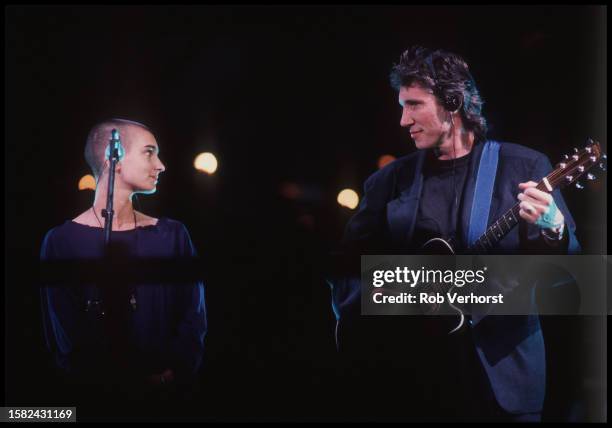 Sinead O'Connor performs on stage with Roger Waters at The Wall concert, Potsdamerplatz, Berlin, Germany, 20th July 1990.