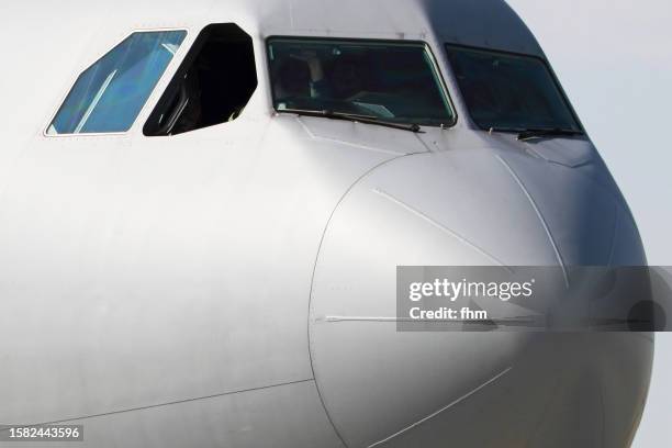 cockpit nose of an aircraft - fuselage fotografías e imágenes de stock