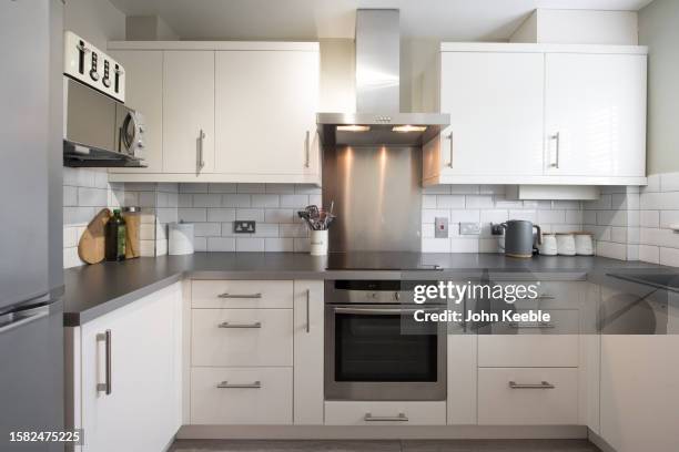 property kitchen interiors - fornuis stockfoto's en -beelden