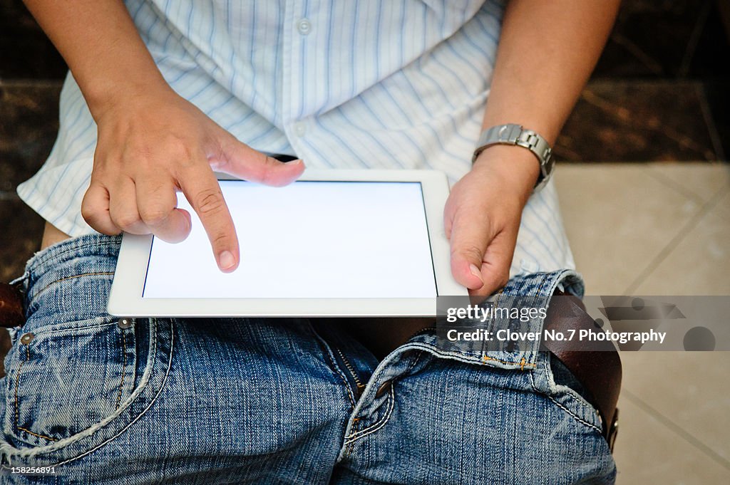 Use Tablet PC when the man in the toilet