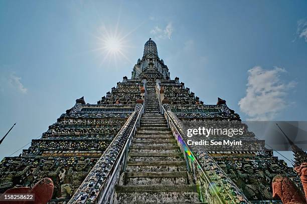 850d1396- sun and wat arun - soe myint stock-fotos und bilder