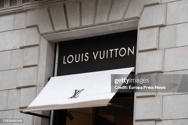 1,865 31 Louis Vuitton Stock Photos, High-Res Pictures, and Images