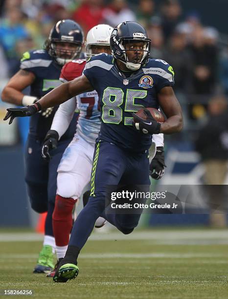 Tight end Anthony McCoy of the Seattle Seahawks rushes against the Arizona Cardinals at CenturyLink Field on December 9, 2012 in Seattle, Washington.