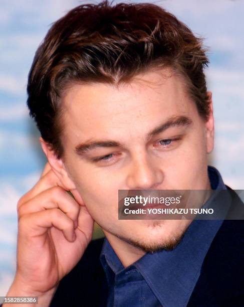 American movie star Leonado DiCaprio ponders a thought during a press conference at a Tokyo hotel, 10 April 2000. DiCaprio is here for the promotion...