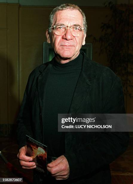 Executive producer Sydney Pollack arrives at the premiere of his new film "The Talented Mr Ripley", in Los Angeles, 12 December 1999. The film is...