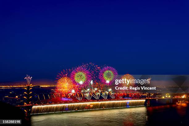 fireworks on the golden gate bridge - 75th anniversary of the golden gate bridge stock-fotos und bilder