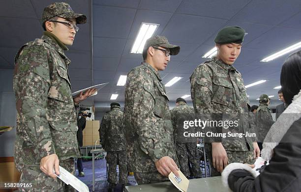 South Korean soldiers queue up to cast their absentee ballots for new President in a polling station on December 13, 2012 in Seoul, South Korea....