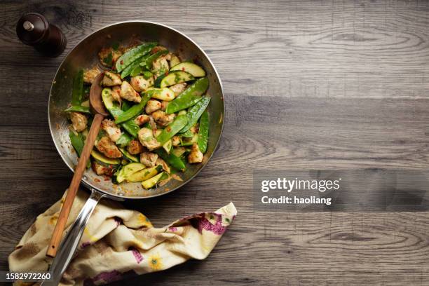 fried chicken, courgettes, and snow pea - pea pod stock pictures, royalty-free photos & images