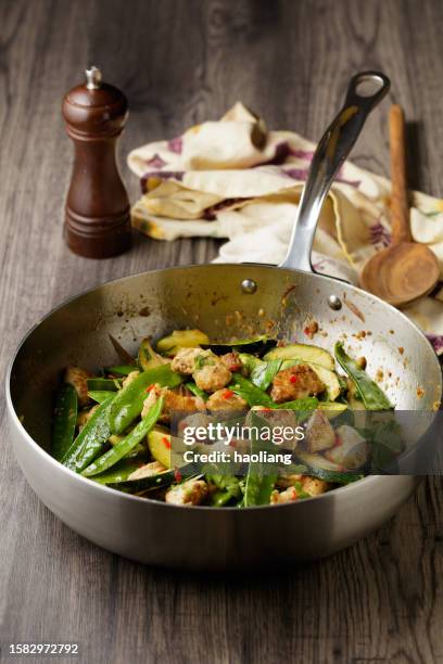 fried chicken, courgettes, and snow pea - pea pod stock pictures, royalty-free photos & images