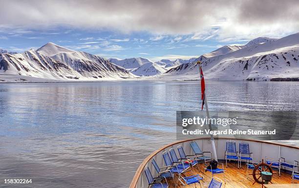 cruise in the arctic - svalbard - spartan cruiser stock pictures, royalty-free photos & images