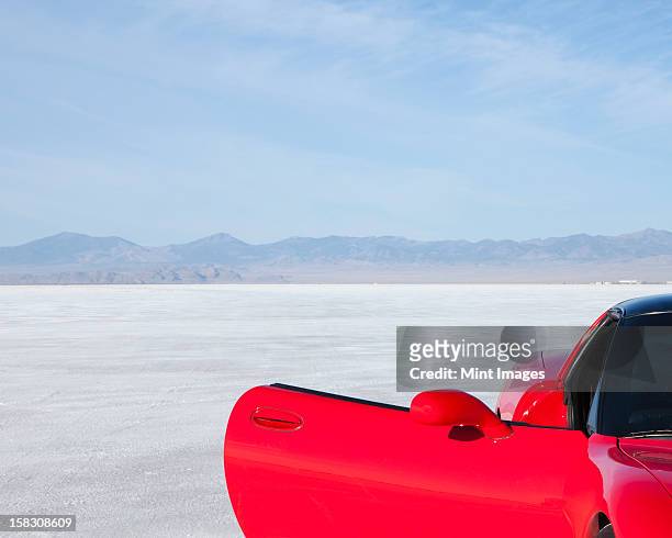 a bright red sports car on bonneville salt flats. - bonneville salt flats 個照片及圖片檔