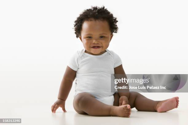 smiling black baby girl - black baby 個照片及圖片檔