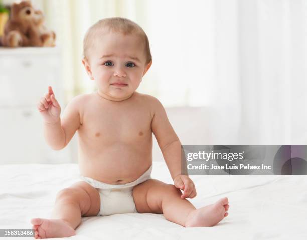 sad hispanic baby - alleen één jongensbaby stockfoto's en -beelden